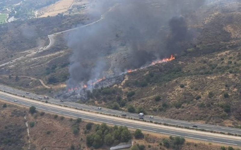 Brandende auto veroorzaakt nieuwe natuur- en bosbrand in Mijas