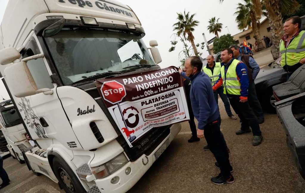 Staking vrachtwagenchauffeurs in Spanje begint voor problemen te zorgen en wordt steeds gewelddadiger
