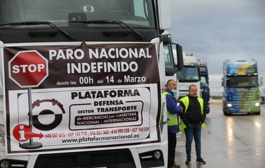 Regering Spanje biedt 500 miljoen euro aan stakende vrachtwagenchauffeurs maar die vinden dat niet genoeg