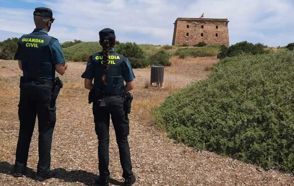 Het kleinste bewoonde eiland bij Alicante krijgt extra politie vanwege 300 duizend bezoekers