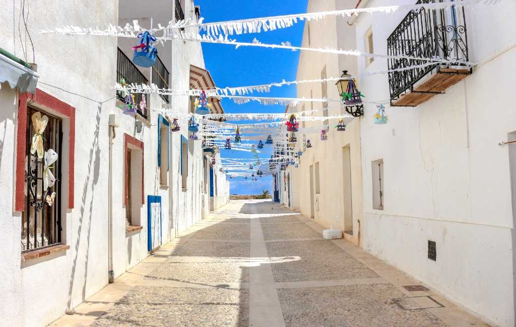Bewoners Tabarca eiland in Alicante ontvangen 10.000 euro om te schilderen