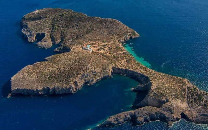 Eiland met luxe woning voor de kust van Ibiza te koop