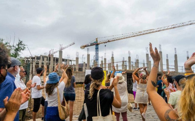 Activisten protesteren tegen bouw hotel op laatste maagdelijke strand Tenerife