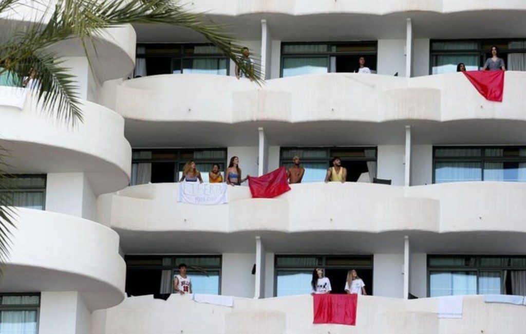 ‘Hotel Covid’ op Mallorca: jongeren die in een hotel in quarantaine moesten, maken het bont