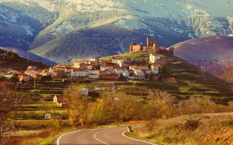 Leer het enige officieel 'vervloekte' dorp van Spanje kennen