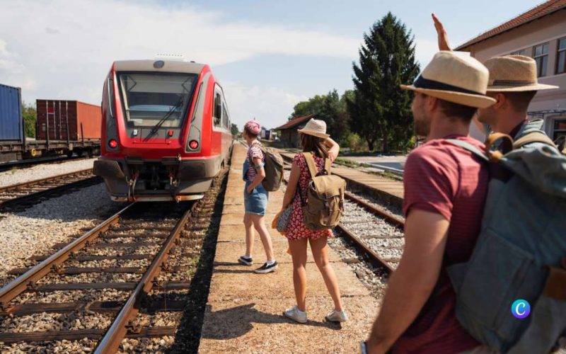 Jongeren kunnen deze zomer bijna gratis met trein en bus reizen in Spanje