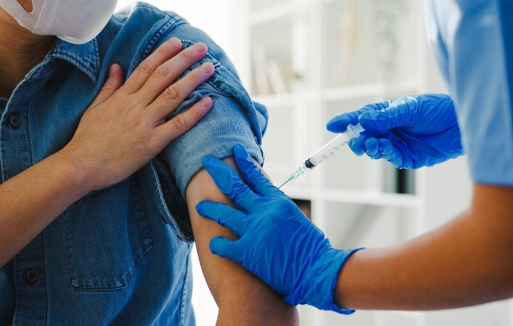 Franse Pers prijst snelheid van de Spaanse vaccineringscampagne