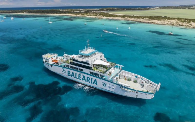 Eerste elektrische veerboot tussen Ibiza en Formentera in gebruik genomen