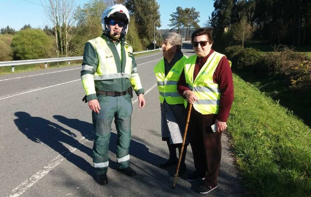 Moeten voetgangers op de weg nu ook een fluorescerend vest dragen in Spanje?