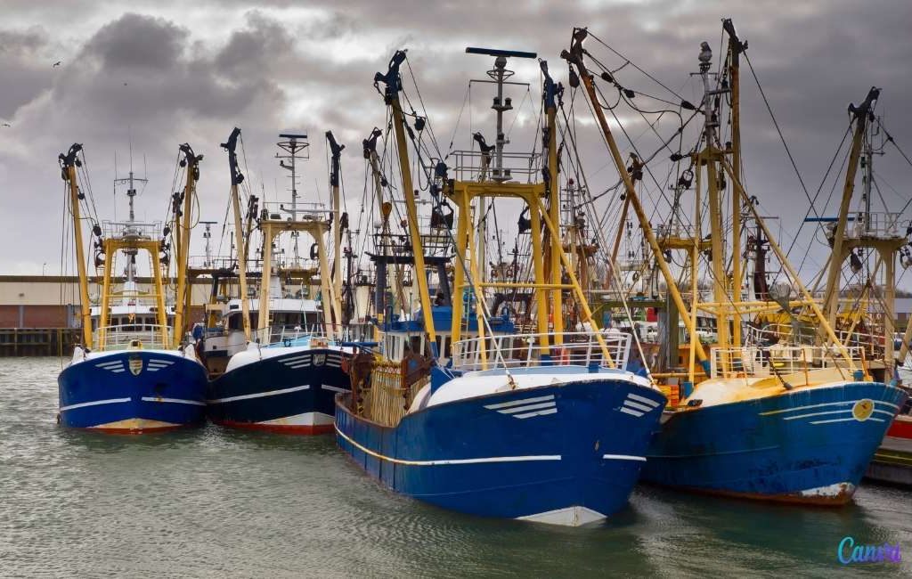 Spaanse vissers blijven tot en met woensdag in de havens uit protest hoge brandstofprijzen