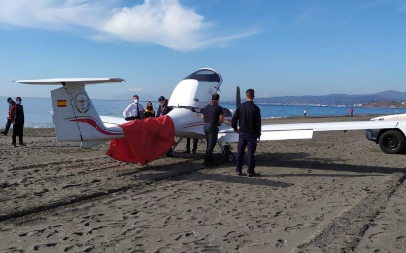 Sportvliegtuig maakt technische noodlanding op strand Torrox