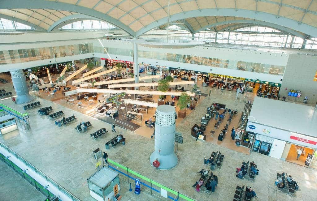 Buitenlanders met vakantiewoningen houden vliegveld Alicante in leven