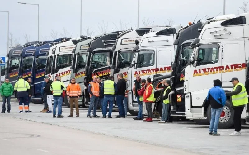Onafhankelijke vrachtwagenchauffeurs sluiten zich aan bij landbouwprotesten in Spanje