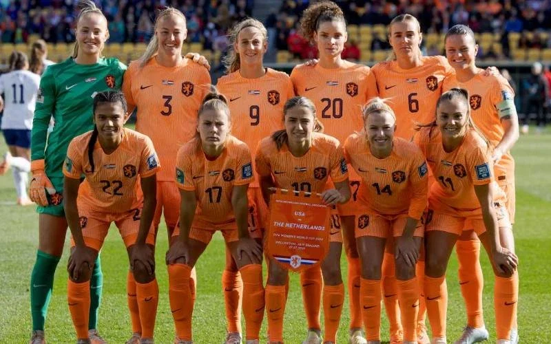Het Nederlandse vrouwenelftal bereidt zich in Spanje voor op duel tegen Spanje
