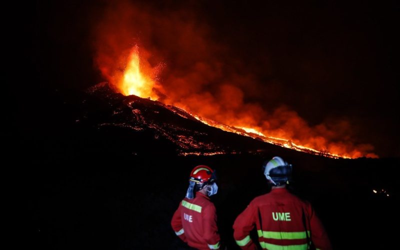 Vijfde week vulkaanuitbarsting La Palma met meer lava na instorten deel vulkaan