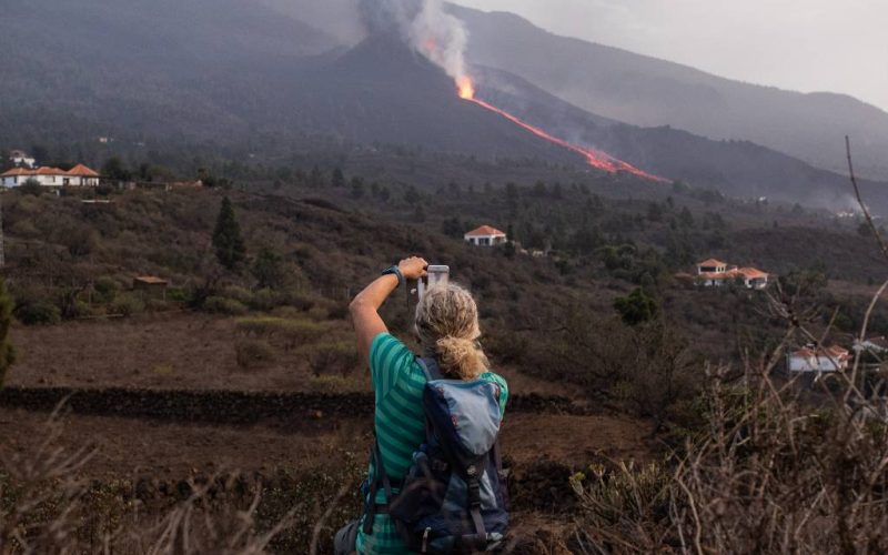 Op excursie vanaf Tenerife naar rampgebied La Palma om vulkaan te bekijken