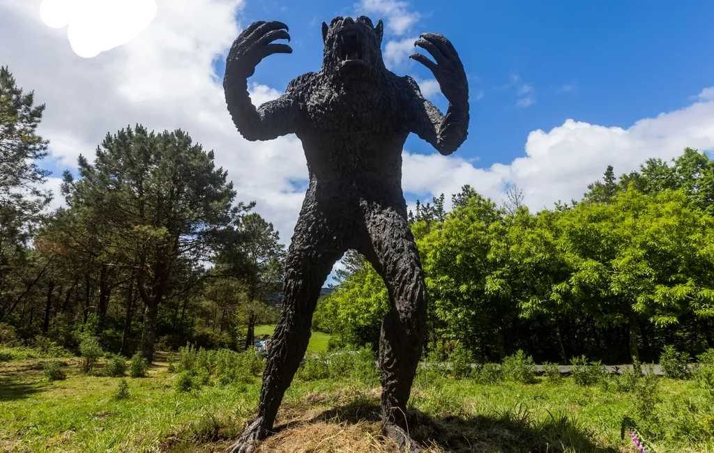 De legende van de Camino de Santiago weerwolf heeft een standbeeld in Galicië