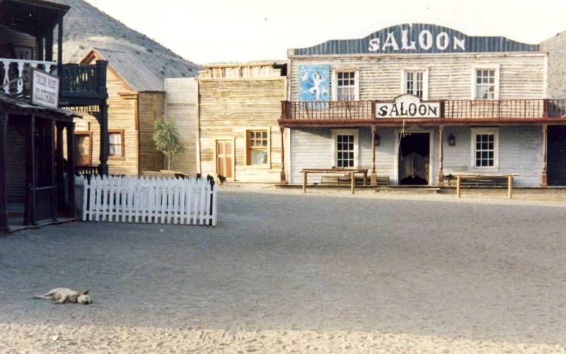 Te koop in de Tabernas woestijn een cowboydorp met indianenkamp gebouwd door Sergio Leone
