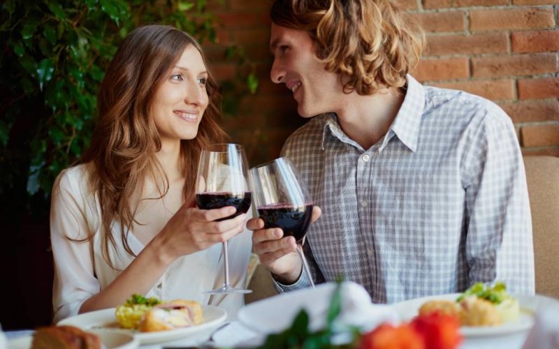 Bijna een derde inwoners Spanje drinkt minstens eenmaal per week wijn