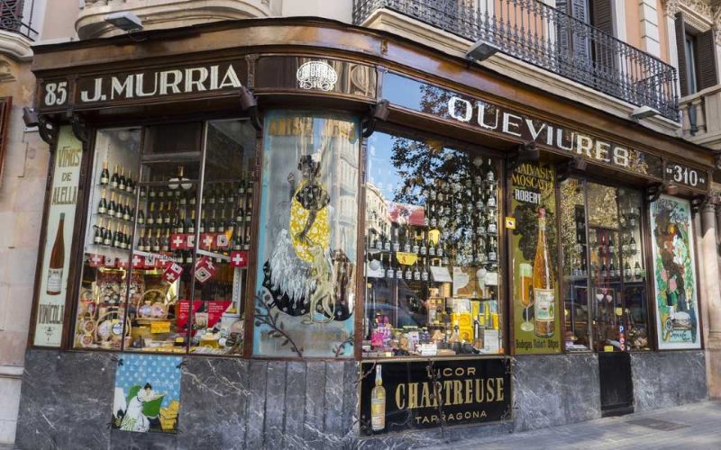 Kijken en niet kopen kost vijf euro in deze winkel in Barcelona